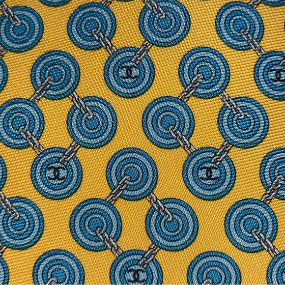 CHANEL pale yellow/blue SILK necktie CC logo CUFFLINKS print graphic - Picture 10 of 11
